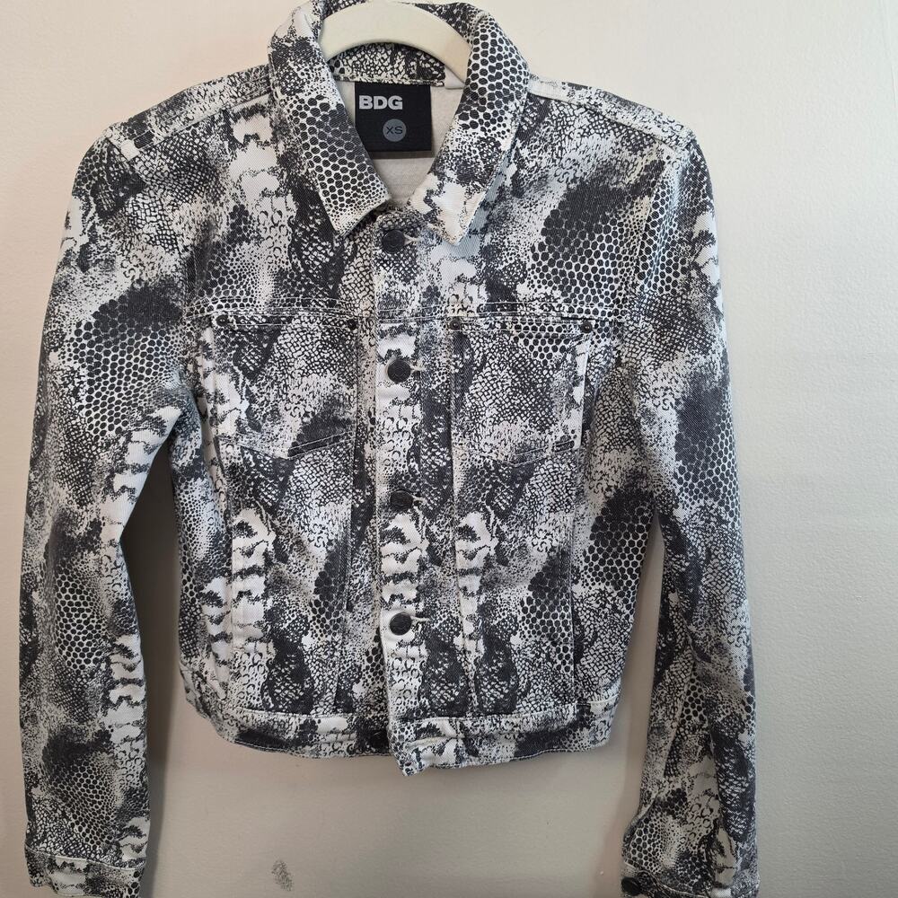 BDG | Urban Outfitters Snakeskin Gray & White Denim Button Up Crop Jacket SzXS